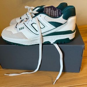 NEW BALANCE 550 - WHITE/VINTAGE TEAL Size: 5.5  Mens (7 Womens but runs big)